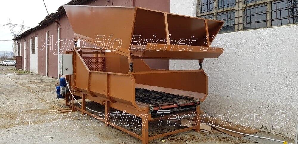 Briquetting press for sawdust in Onesti
