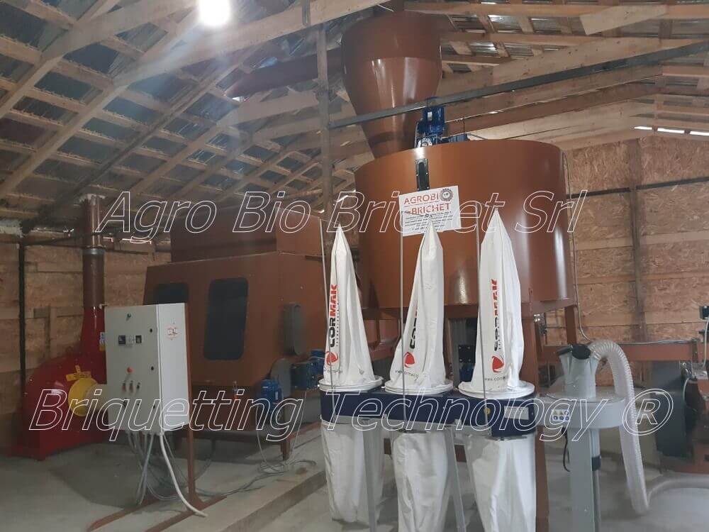Briquetting process of straw in Perii Brosteni