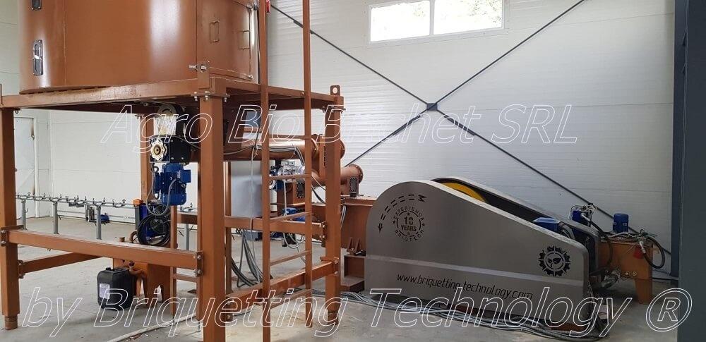 Briquetting line Tovarasia straw briquettes 3